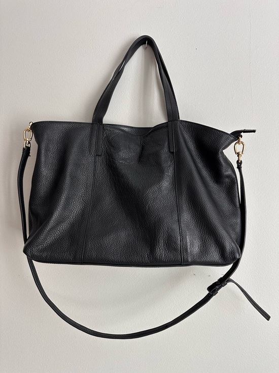Banana Republic Handbags - Banana Republic Black Pebbled Leather Tote Removable Strap